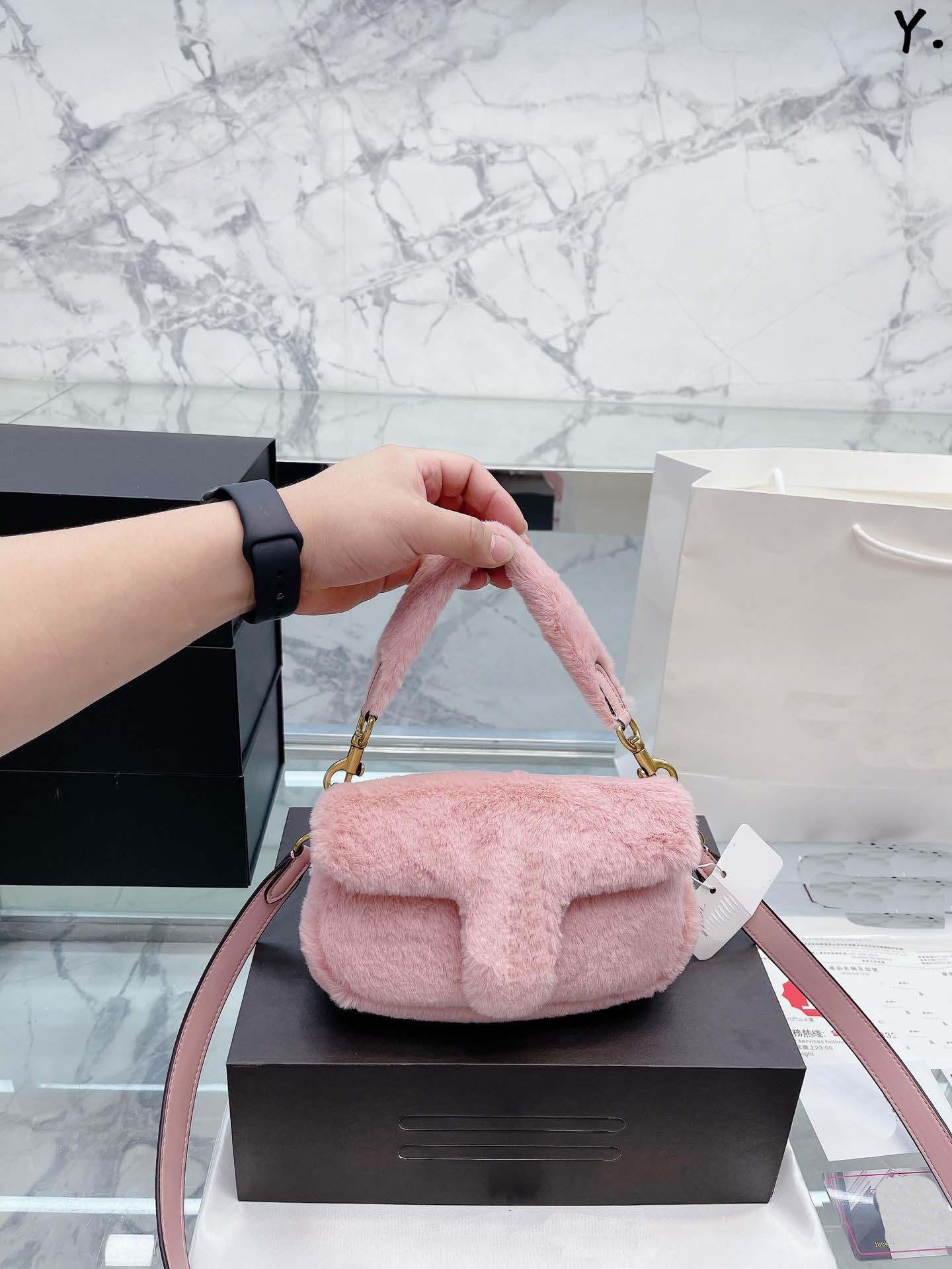 Designer C's Pillow Tabby Shoulder Bag High Quality Women Pure Color Bacchus Bags Retro Hardware Cloudy Handbags Supper Soft Real L, Make up the difference
Designer C's Pillow Tabby Shoulder Bag High Quality Women Pure Color Bacchus Bags Retro Hardware Cloudy Handbags Supper Soft Real L, Make up the difference