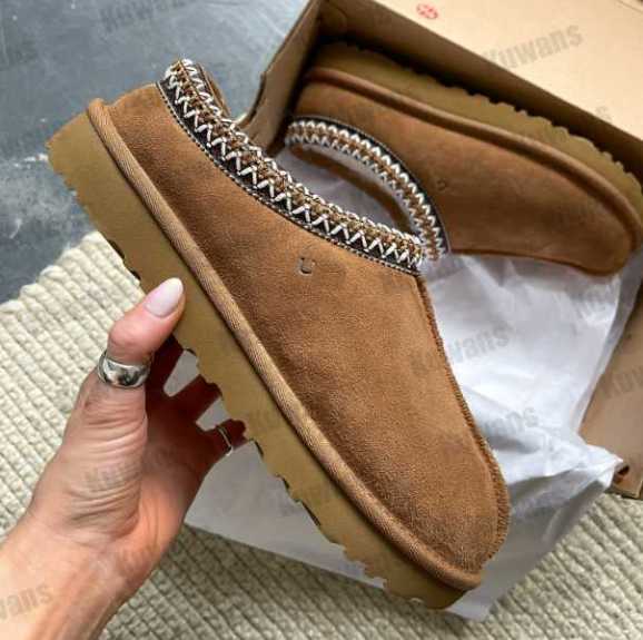 Slippers Tasman Chestnut Fur Slides Sheepskin Shearling Tazz Classic Mules Women Men Ultra Mini Platform Boot Slip-on Shoes Suede Upper Wool dsfguggA, Color 1
Slippers Tasman Chestnut Fur Slides Sheepskin Shearling Tazz Classic Mules Women Men Ultra Mini Platform Boot Slip-on Shoes Suede Upper Wool dsfguggA, Color 1