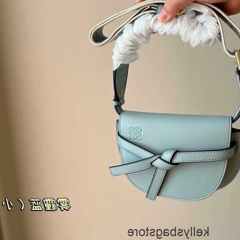 2023 Bag Loewbags Bags Single Autumn Gates Winter Letter Designer Wide Shoulder Women's Leather Saddle Crossbody Classic Versatile High X930, Haze blue
2023 Bag Loewbags Bags Single Autumn Gates Winter Letter Designer Wide Shoulder Women's Leather Saddle Crossbody Classic Versatile High X930, Haze blue
