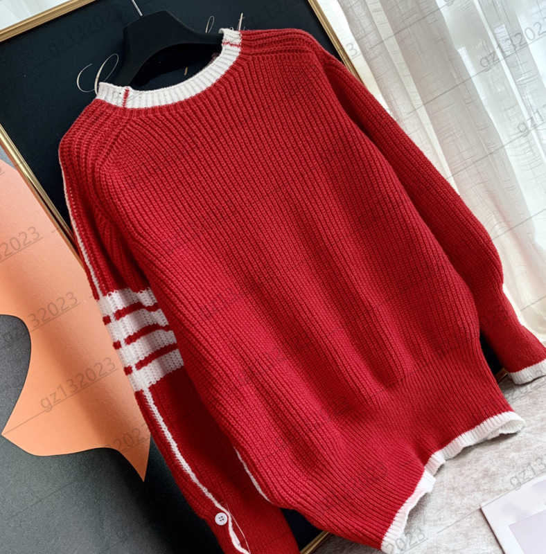Womens Sweaters Patchwork Color Edge Stripe Embellishment Loose Profile Knit Sweater Side Buttons Slit Long Sleeves Warm Knitwear Designer Joker Women Clothes 970
Womens Sweaters Patchwork Color Edge Stripe Embellishment Loose Profile Knit Sweater Side Buttons Slit Long Sleeves Warm Knitwear Designer Joker Women Clothes 970