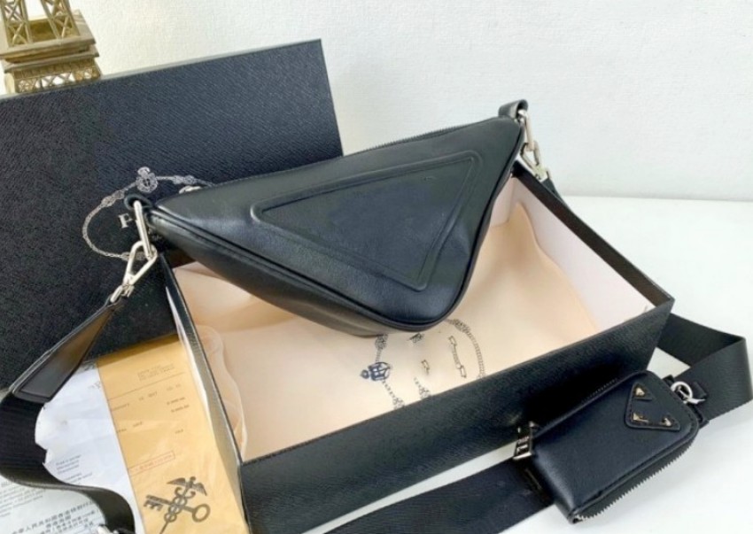 Luxury brand Triangle label handbag Dermal Shoulder Bags Classical Crossbody bag anquet shopping wedding leisure business package Hot 2023, Clear
Luxury brand Triangle label handbag Dermal Shoulder Bags Classical Crossbody bag anquet shopping wedding leisure business package Hot 2023, Clear