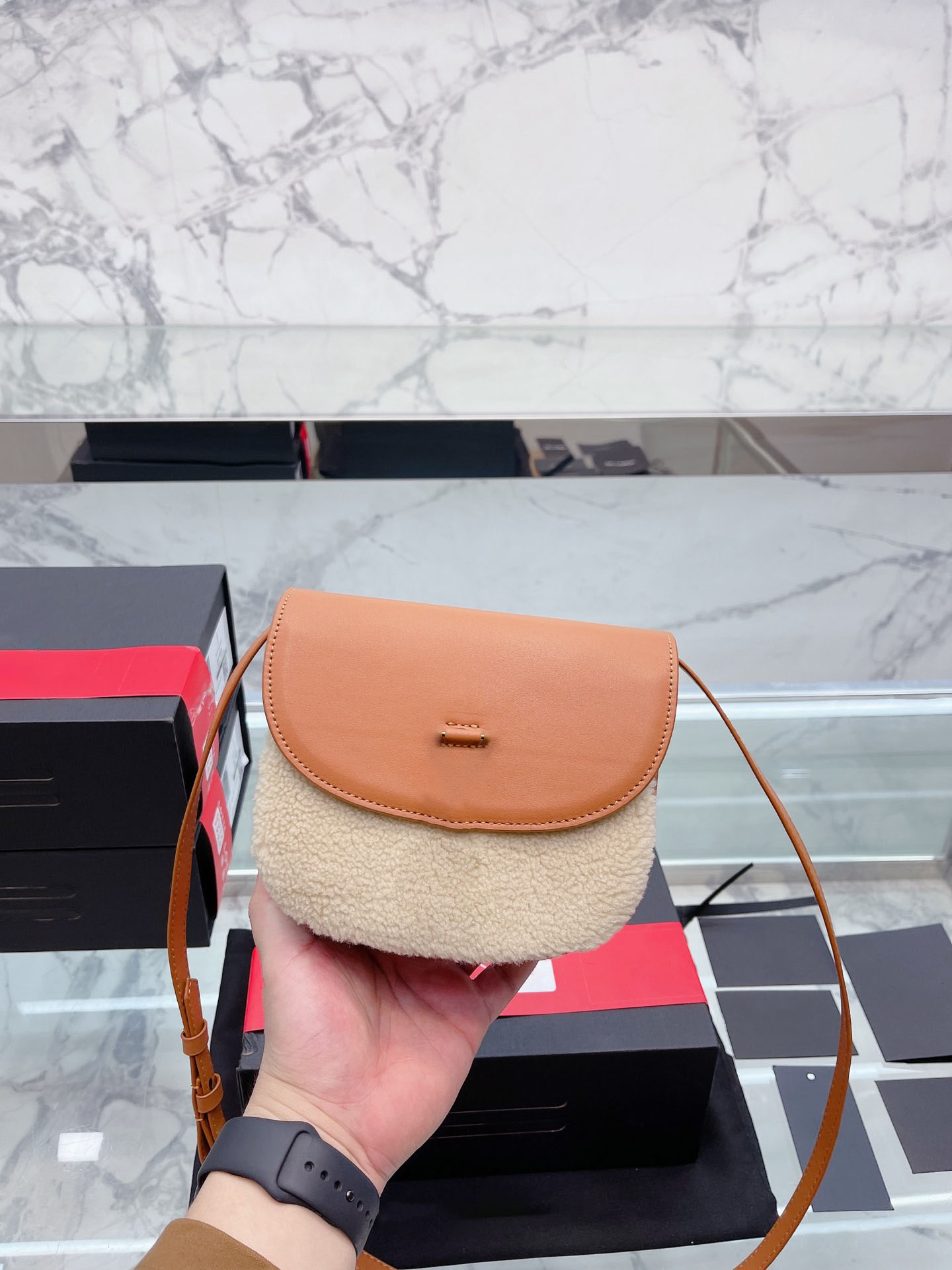 Y Designer bags Leather Camera Designer Shoulder Bag Fashion purse Retro style small square Cross-body Piglet Bronze hardware mini, Beige
Y Designer bags Leather Camera Designer Shoulder Bag Fashion purse Retro style small square Cross-body Piglet Bronze hardware mini, Beige