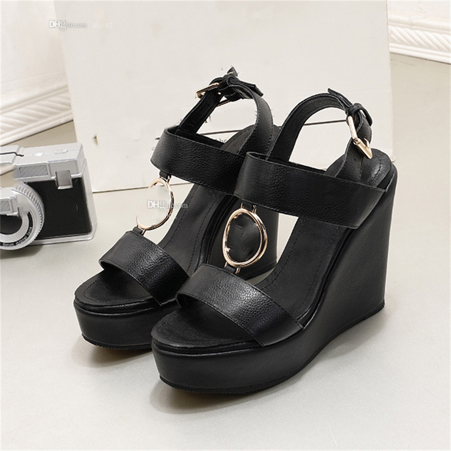 Luxury Designer woman Heels Sandals Louiseity Leather Women Slide Sandal Platform Slipper Chunky Heel height Shoes Embossed Flip Flops Viutonity SDXZXZ
Luxury Designer woman Heels Sandals Louiseity Leather Women Slide Sandal Platform Slipper Chunky Heel height Shoes Embossed Flip Flops Viutonity SDXZXZ