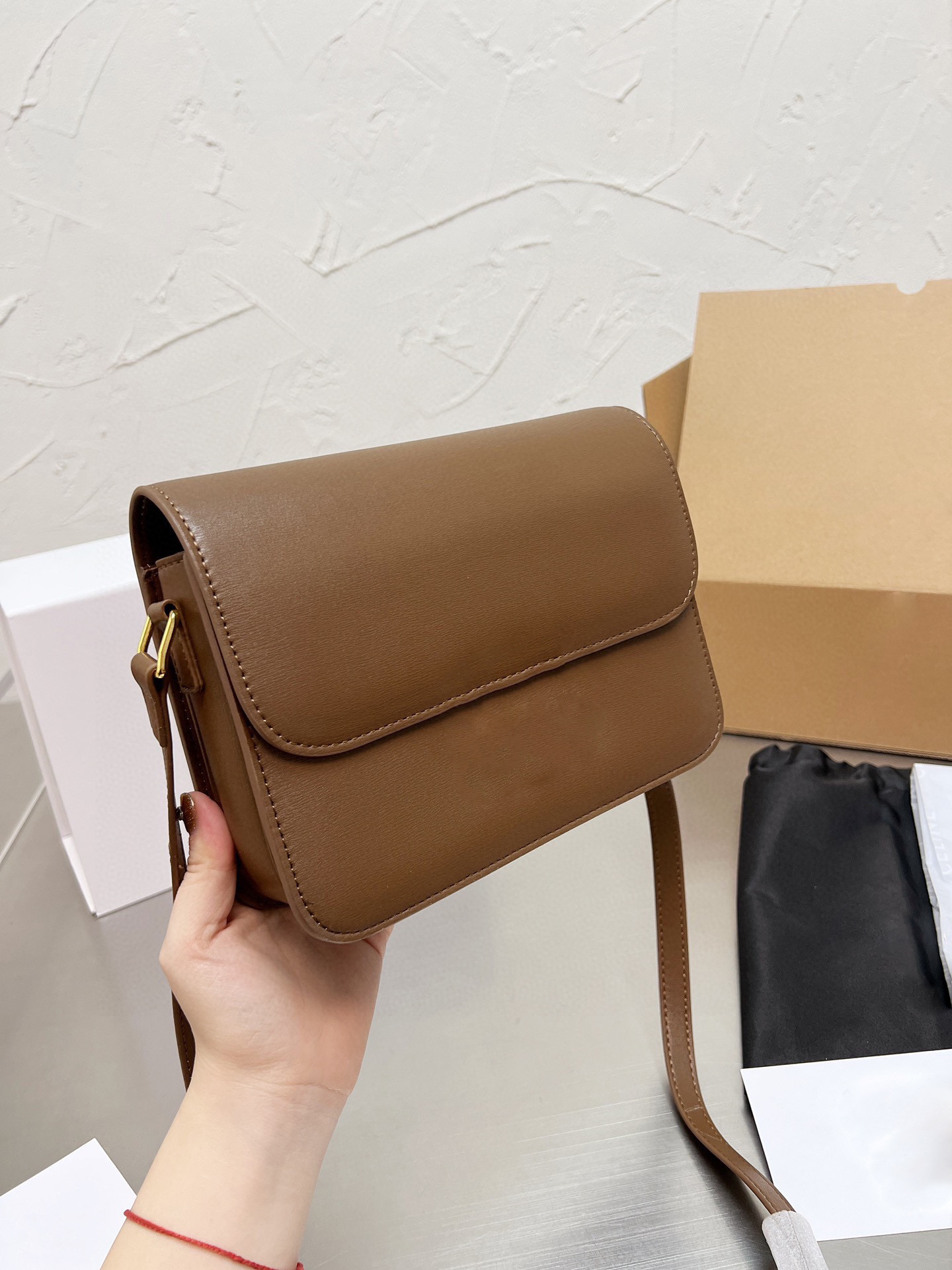 Woman bags Triomphe shoulder tassel bag Fashion Tofu Buns Shopping Satchels leather Luxury designer purses handbag crossbody messenger bags wallet tote, Box-not sold separately
Woman bags Triomphe shoulder tassel bag Fashion Tofu Buns Shopping Satchels leather Luxury designer purses handbag crossbody messenger bags wallet tote, Box-not sold separately