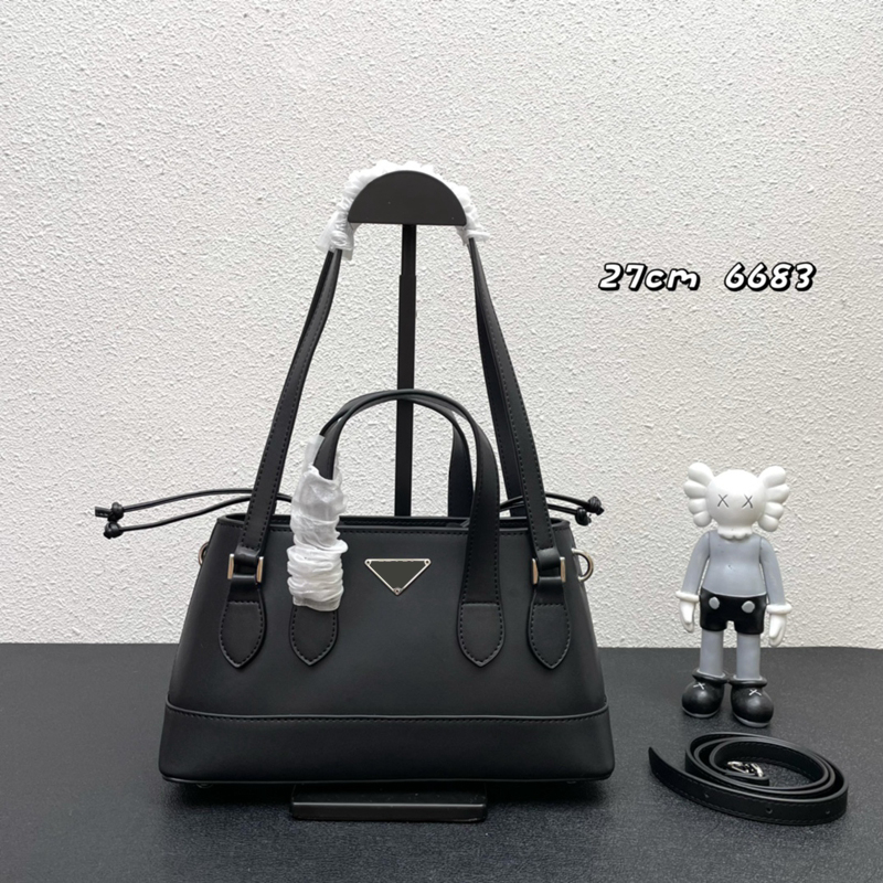 5A Designer handbag the tote bag Ladies shoulder bags leather crossbody large capacity Fashion luxury vintage new 2022, #1 size:27x9x15cm
5A Designer handbag the tote bag Ladies shoulder bags leather crossbody large capacity Fashion luxury vintage new 2022, #1 size:27x9x15cm