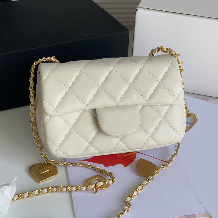 Shoulder Bags Womens Valentine Classic Mini Flap Quilted Sqaure Bags Lambskin Gold metal Hardware Matelasse Chain With Heart Charms Crossbod, Box
Shoulder Bags Womens Valentine Classic Mini Flap Quilted Sqaure Bags Lambskin Gold metal Hardware Matelasse Chain With Heart Charms Crossbod, Box