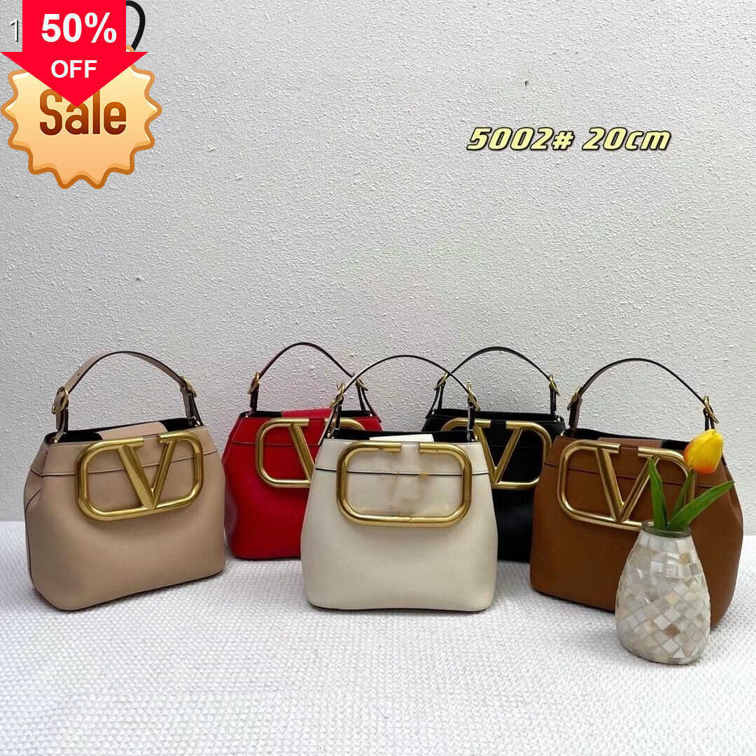 Designer Bags Classic Large v Button Medium Bucket Women's Cowhide Portable Single Shoulder Msenger Bag Versatile Tote Factory Direct Sale Promotion Low Price, Black
Designer Bags Classic Large v Button Medium Bucket Women's Cowhide Portable Single Shoulder Msenger Bag Versatile Tote Factory Direct Sale Promotion Low Price, Black