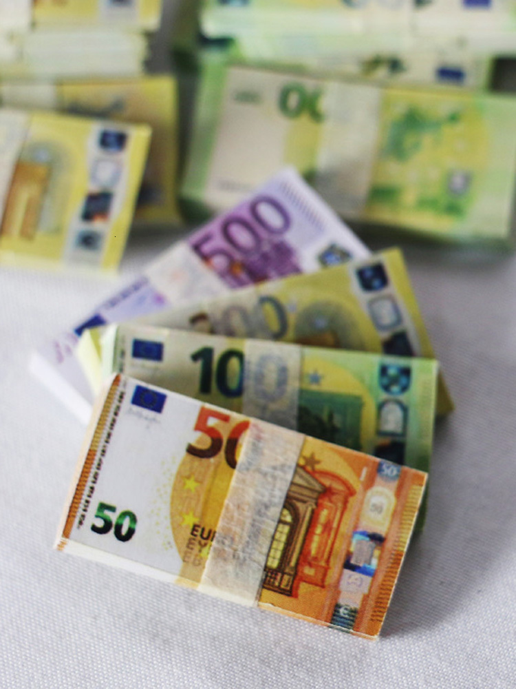 Other Toys Mini Currency Dollar Euro 5 Bundle 1 12 Scale Miniature Money Banknotes Kids Gift Dollhouse Food Play Accessories 221111
Other Toys Mini Currency Dollar Euro 5 Bundle 1 12 Scale Miniature Money Banknotes Kids Gift Dollhouse Food Play Accessories 221111