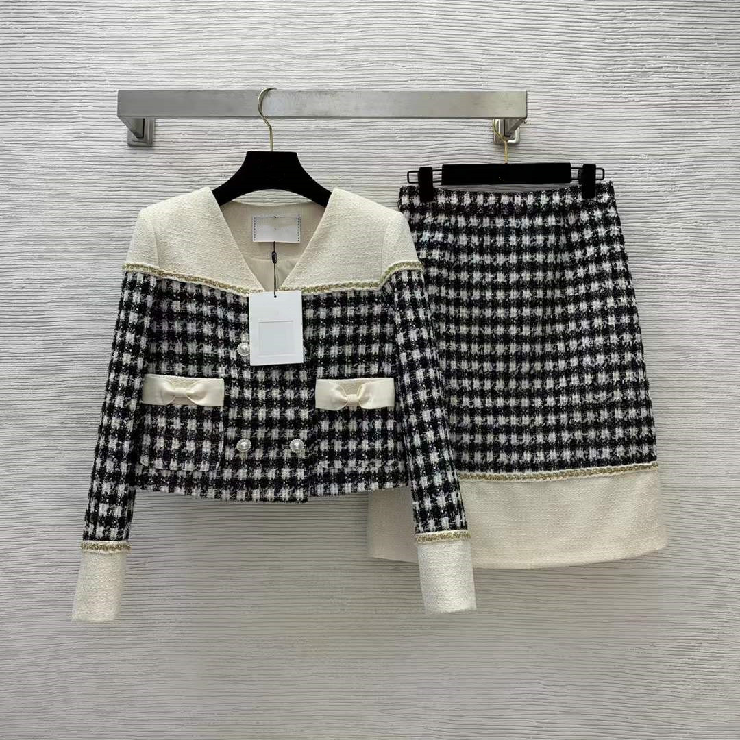 Luxury Women's Two Piece Dress 2023 New Spring V Neck Coat Print Skirts Brand Same Style Designer Clothing 1217-5, Picture color
Luxury Women's Two Piece Dress 2023 New Spring V Neck Coat Print Skirts Brand Same Style Designer Clothing 1217-5, Picture color