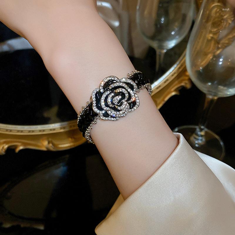 Link Bracelets Ropuhov Vintage Diamond Inlaid Rose Flower Crystal Bracelet Personality Temperament Senior Dark Hand Adorner Gift For Women
Link Bracelets Ropuhov Vintage Diamond Inlaid Rose Flower Crystal Bracelet Personality Temperament Senior Dark Hand Adorner Gift For Women
