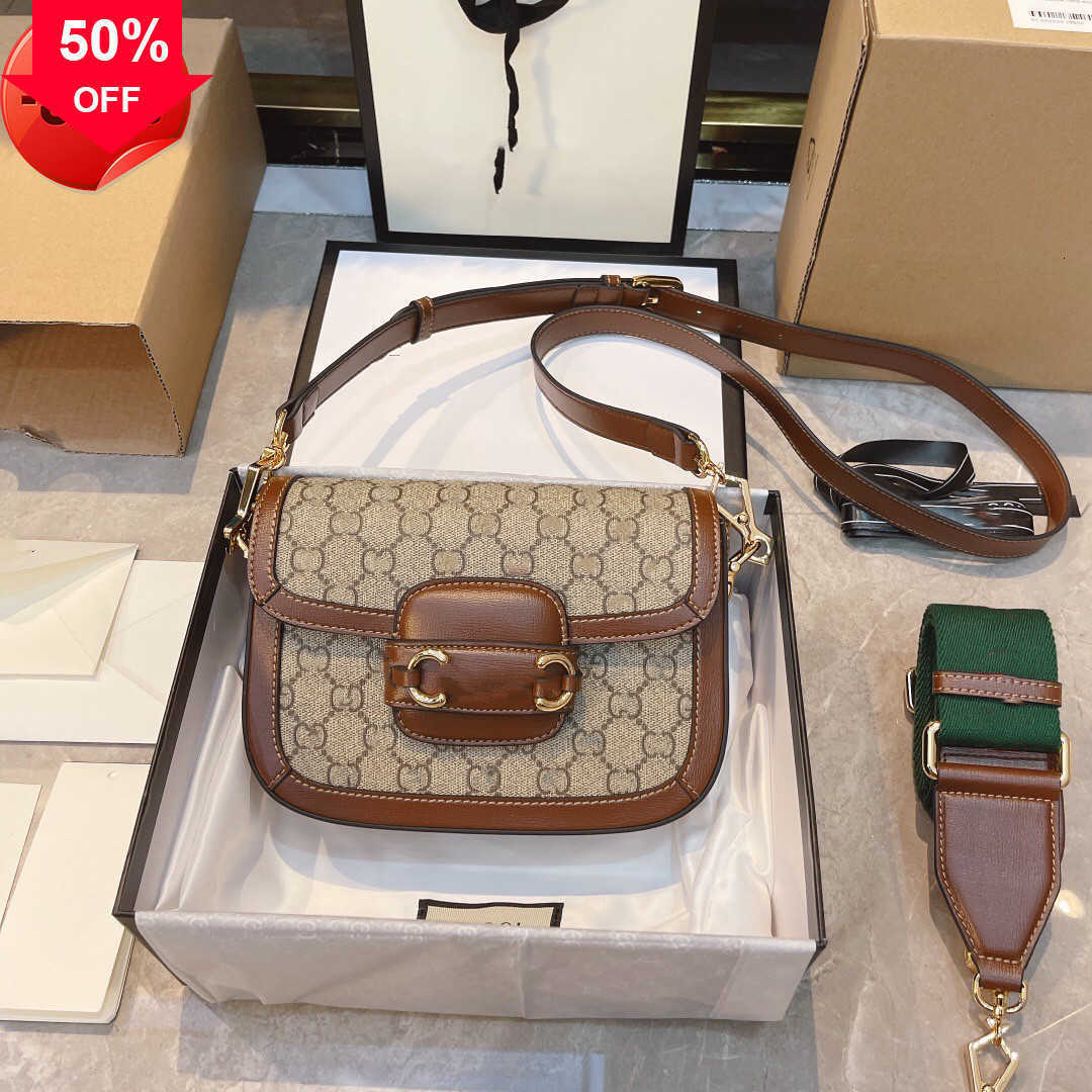 Designer Bags Real Cowhide Horsebit Canvas Retro Saddle Purse Classic Neo Vintage Crossbody Digner Handbags Clutch Purs Factory Direct Sale Evening Clutches
Designer Bags Real Cowhide Horsebit Canvas Retro Saddle Purse Classic Neo Vintage Crossbody Digner Handbags Clutch Purs Factory Direct Sale Evening Clutches