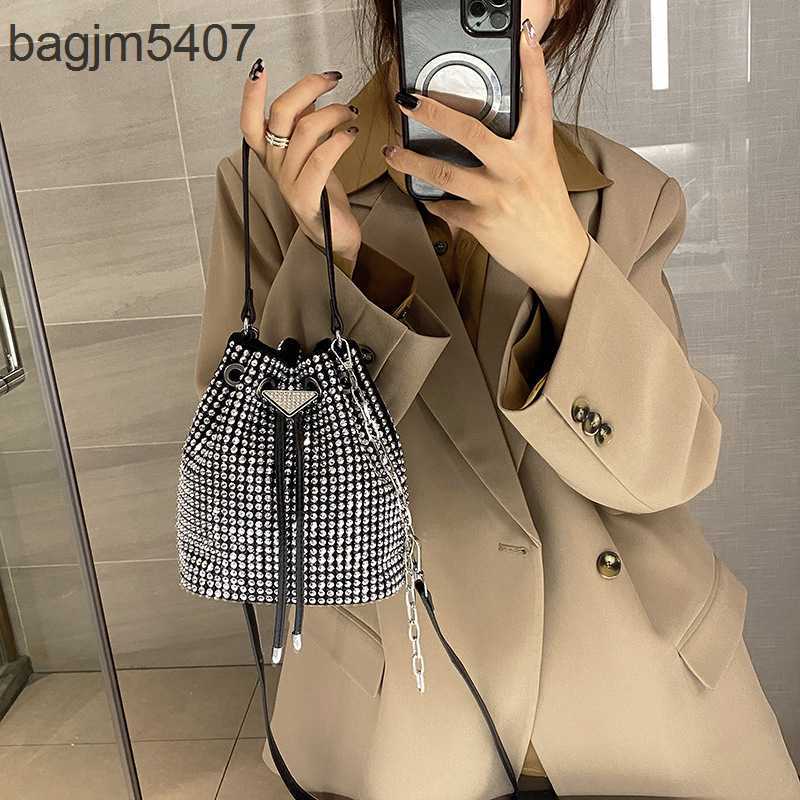 2023 Women's Diamond Bag 80% Discount Wholesale Retail Bucket Women New Fashion Korean Style One Shoulder Chain Msenger Drawstring Portable, Silver6
2023 Women's Diamond Bag 80% Discount Wholesale Retail Bucket Women New Fashion Korean Style One Shoulder Chain Msenger Drawstring Portable, Silver6