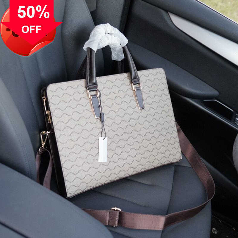 Designer Bags Mens Briefcase Digner Briefcas Crossbody Postman Luxurys 2023 Men Laptop Classic Double Letter Print Top Hardware Fashion Tote, Package
Designer Bags Mens Briefcase Digner Briefcas Crossbody Postman Luxurys 2023 Men Laptop Classic Double Letter Print Top Hardware Fashion Tote, Package