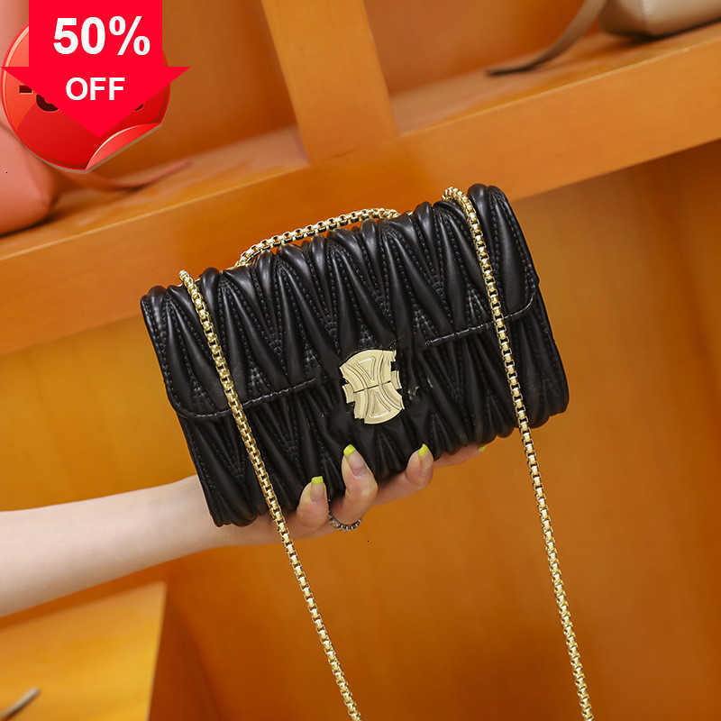 Designer Bags Arc De Triomphe Pleated Chain Lisa the Same 2023 New High-end Fashion Versatile Single Shoulder Msenger Women's Factory Direct Sale Purse Evening, Black1
Designer Bags Arc De Triomphe Pleated Chain Lisa the Same 2023 New High-end Fashion Versatile Single Shoulder Msenger Women's Factory Direct Sale Purse Evening, Black1