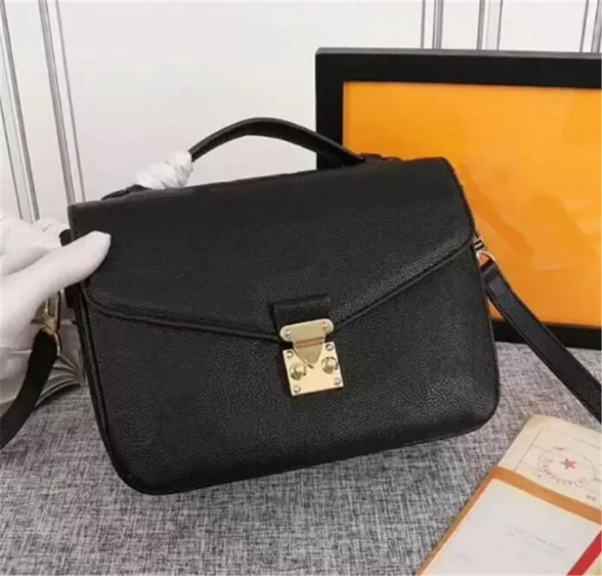 Luxurys Designers bag Embossing flower pochette Women Handbag Messenger Bags Elegant Womens Shoulder Crossbody Bag, Embossing black
Luxurys Designers bag Embossing flower pochette Women Handbag Messenger Bags Elegant Womens Shoulder Crossbody Bag, Embossing black