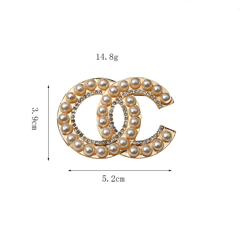 Luxury Women Designer Brand Letter Brooches 18K Gold Plated Inlay Crystal Rhinestone Jewelry Brooch Charm Pearl Pin Bride Marry Wedding Party Accessorie Gifts
Luxury Women Designer Brand Letter Brooches 18K Gold Plated Inlay Crystal Rhinestone Jewelry Brooch Charm Pearl Pin Bride Marry Wedding Party Accessorie Gifts