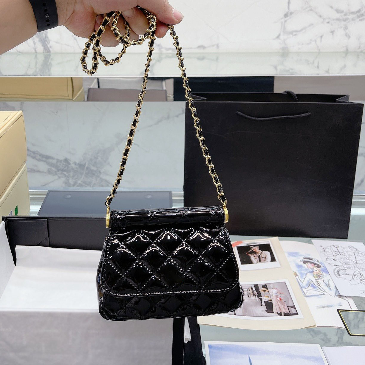 Mini Versatile Women Classic Flap Shoulder Bag Patent Leather Quilted Diamond Lattice Luxury Retro Designer Crossbody Wallet Key Pouch Birkin Clutch Card Holder, Black
Mini Versatile Women Classic Flap Shoulder Bag Patent Leather Quilted Diamond Lattice Luxury Retro Designer Crossbody Wallet Key Pouch Birkin Clutch Card Holder, Black