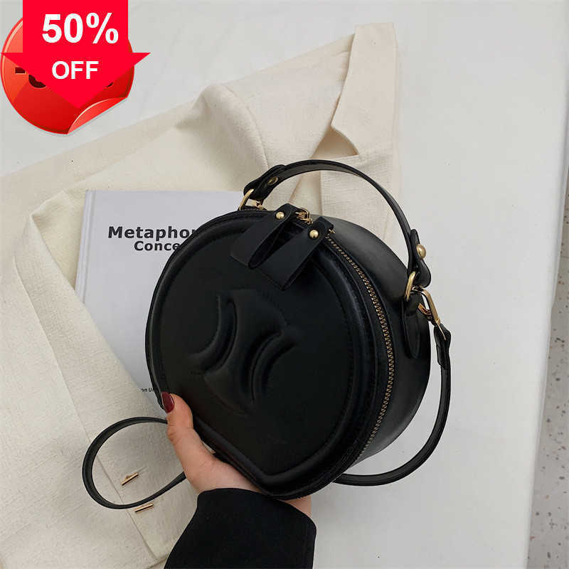 Designer Bags 2023 Summer New Triumphal Arch Pig Nose Small Round Women's Fashion Temperament Foreign Style Single Shoulder Msenger Factory Direct Sale, Beige
Designer Bags 2023 Summer New Triumphal Arch Pig Nose Small Round Women's Fashion Temperament Foreign Style Single Shoulder Msenger Factory Direct Sale, Beige