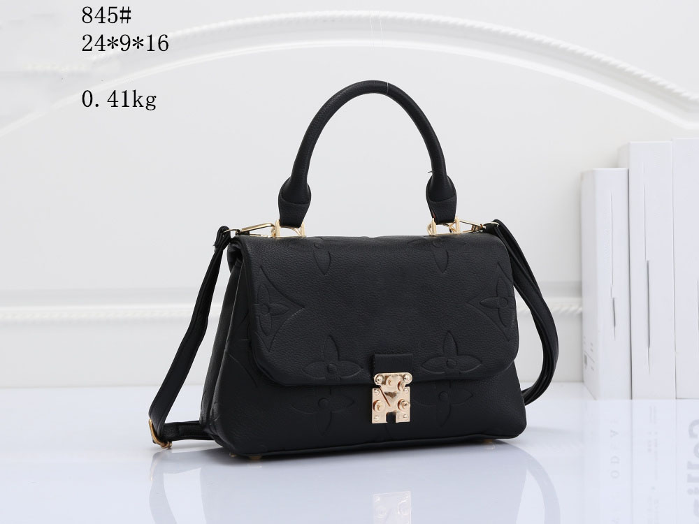 Fashion Designer Shoulder Bag Luxury PU leather strap Tote Bag Classic all-in-one cosmetics purse, Surprise gifts
Fashion Designer Shoulder Bag Luxury PU leather strap Tote Bag Classic all-in-one cosmetics purse, Surprise gifts