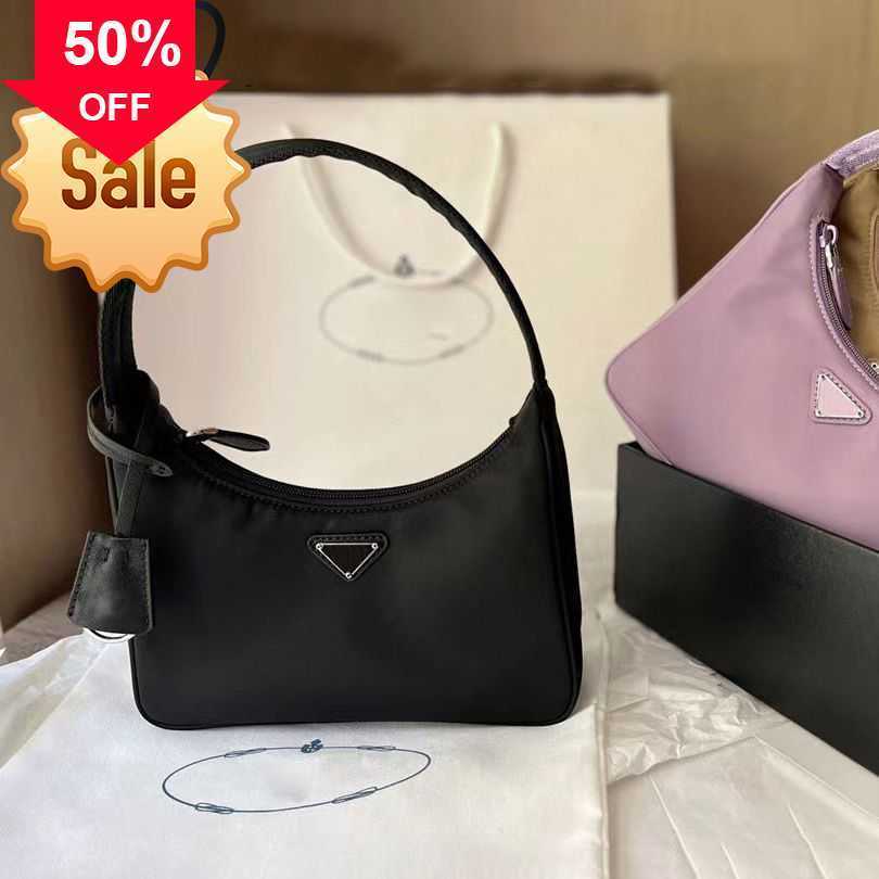 Luxury Brand Handbags Women's Fashion Exquisite Multi-functional Large Capacity Nylon Canvas Shoulder Bag Manufacturers Direct Sales, Midnight black
Luxury Brand Handbags Women's Fashion Exquisite Multi-functional Large Capacity Nylon Canvas Shoulder Bag Manufacturers Direct Sales, Midnight black