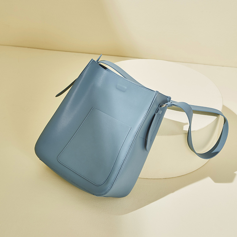 2022 fashion designer bags new leather casual single shoulder crossbody women's retro bucket niche design commuter tote bag handbag for woman 27cm, Coffmilk tea color
2022 fashion designer bags new leather casual single shoulder crossbody women's retro bucket niche design commuter tote bag handbag for woman 27cm, Coffmilk tea color