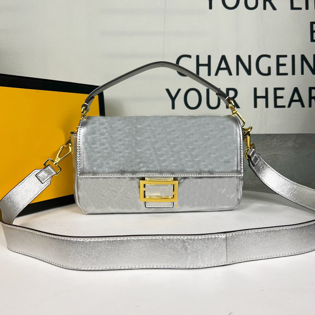 2022 Baguette bag Designer bags Handbag Cross body Shoulder bag purse canvas White leather Medium chain Hasp fashion
2022 Baguette bag Designer bags Handbag Cross body Shoulder bag purse canvas White leather Medium chain Hasp fashion
