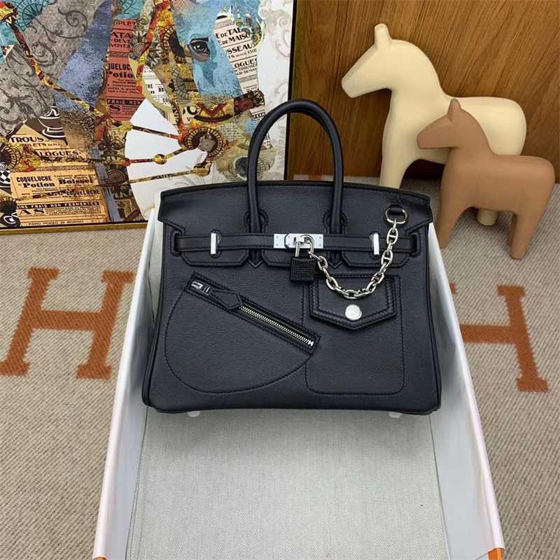 herme birkin handbags 2022 new bag chain bag Zhuoren hand sewn wax thread women's bag CK89 black silver clasp, Sky blue
herme birkin handbags 2022 new bag chain bag Zhuoren hand sewn wax thread women's bag CK89 black silver clasp, Sky blue