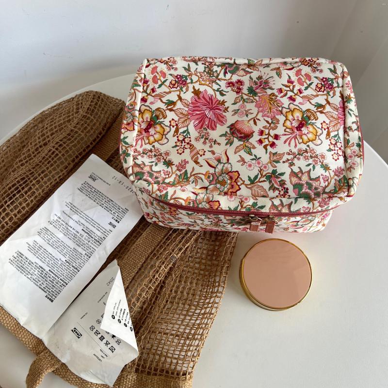 Cosmetic Bags Korean Floral Makeup Box Large Toiletry Storage Case Cute Travel Bag Portable Zipper Beauty Pouch, Picture shown
Cosmetic Bags Korean Floral Makeup Box Large Toiletry Storage Case Cute Travel Bag Portable Zipper Beauty Pouch, Picture shown