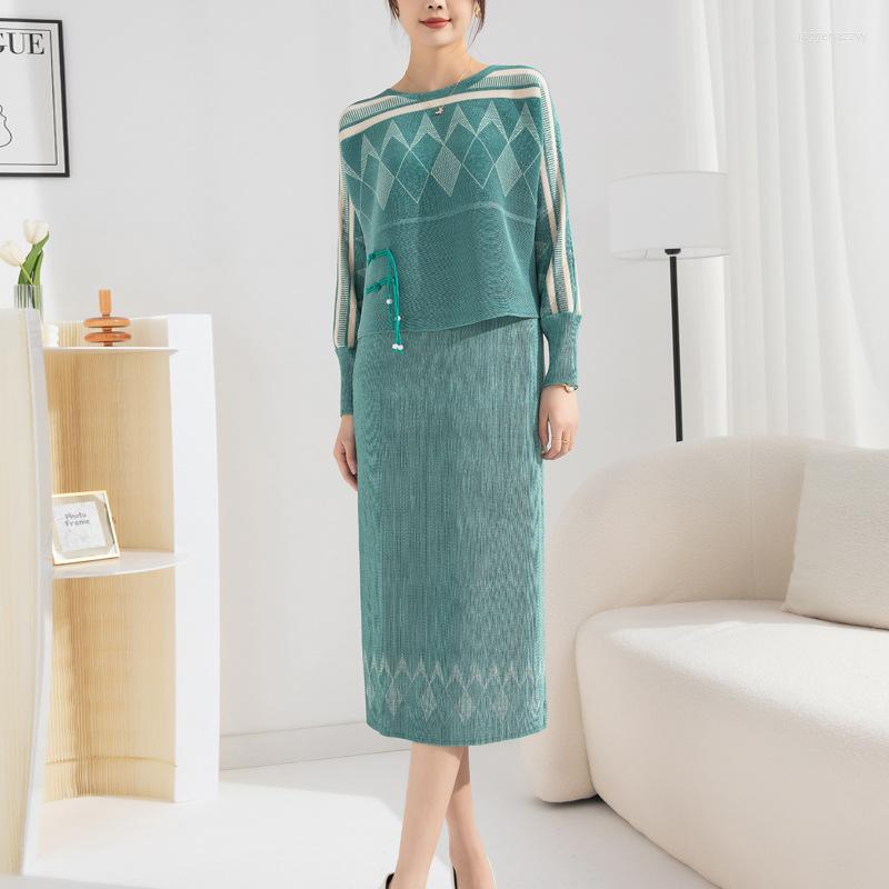 Women's T Shirts Pleated Autumn And Winter Velvet Suit Femininity Short Long-sleeved Top High Waist Drape Wrap Hip Skirt, Picture color
Women's T Shirts Pleated Autumn And Winter Velvet Suit Femininity Short Long-sleeved Top High Waist Drape Wrap Hip Skirt, Picture color