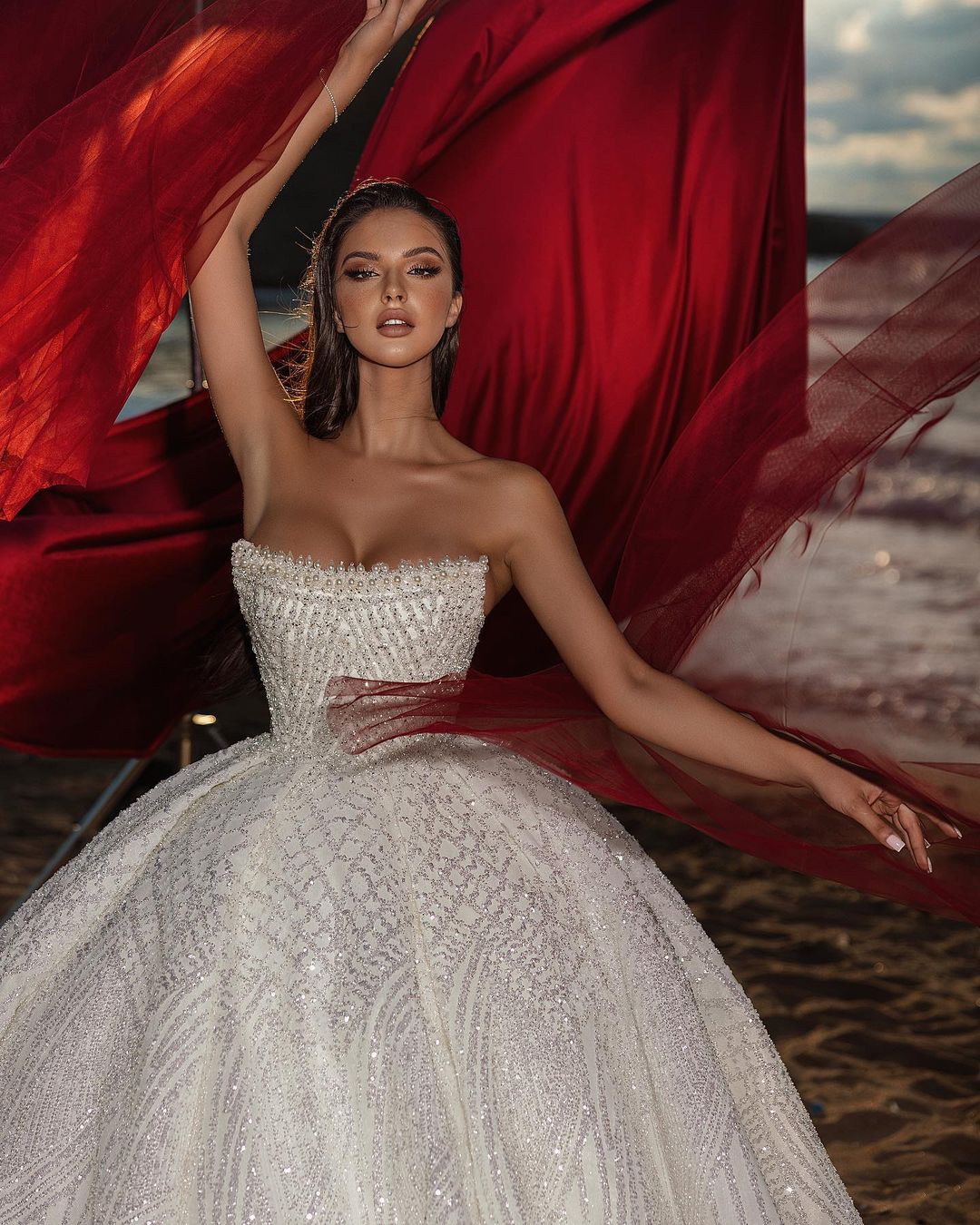 Haute Couture Princess Wedding Dress Sparkly Crystal Beads Bridal Ball Gowns Sequins Custom Made Robes