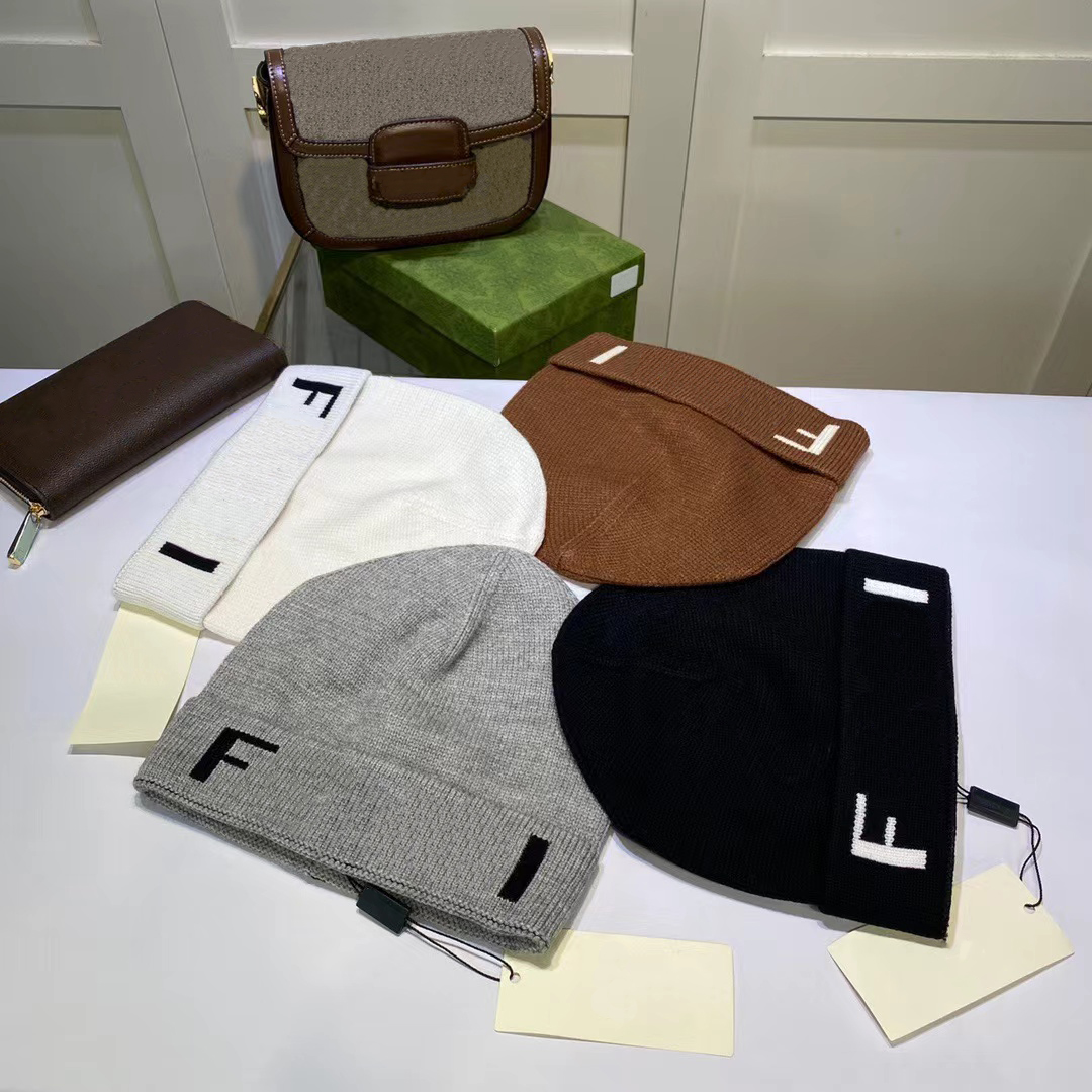 Designer brimless cap highs quality fashion cashmere knitted cap suitable for men and women universal classic soft winter casual outdoor hat wholesale
Designer brimless cap highs quality fashion cashmere knitted cap suitable for men and women universal classic soft winter casual outdoor hat wholesale