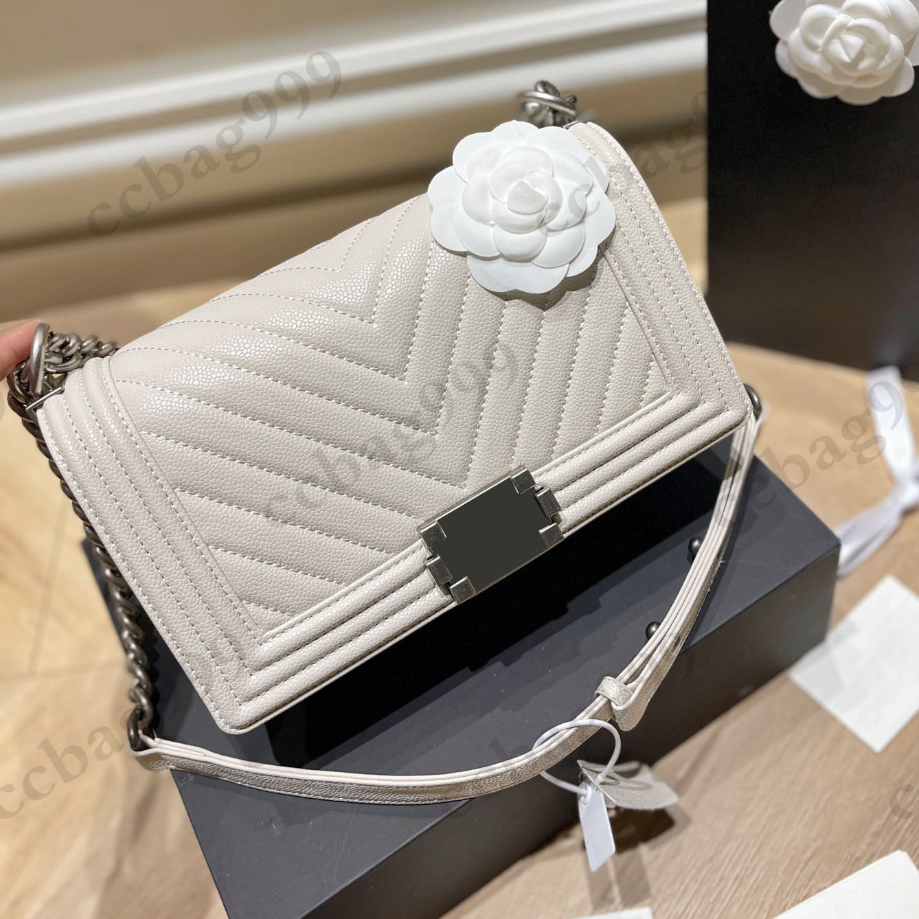 Womens Calfskin Boy Designer Bags Chevron Line V Stitch Caviar Quilted Silver Metal Chain Shoulder Strap Handbags Luxury Large Capacity Crossbody Tote Wallets 25CM, Box
Womens Calfskin Boy Designer Bags Chevron Line V Stitch Caviar Quilted Silver Metal Chain Shoulder Strap Handbags Luxury Large Capacity Crossbody Tote Wallets 25CM, Box