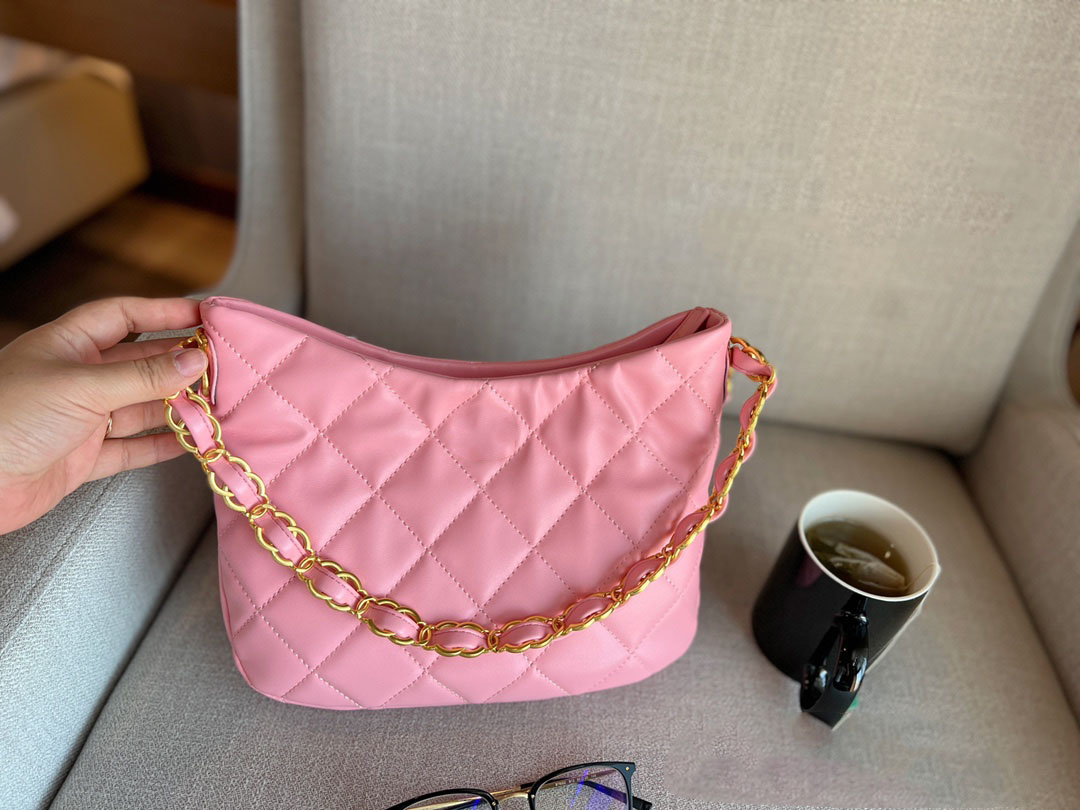22k Pink Tote Underarm bag Sheepskin woman Fashion handbag Designer shoulder bags high-capacity crossbody shopping bag Portable chain wallet hobo
22k Pink Tote Underarm bag Sheepskin woman Fashion handbag Designer shoulder bags high-capacity crossbody shopping bag Portable chain wallet hobo