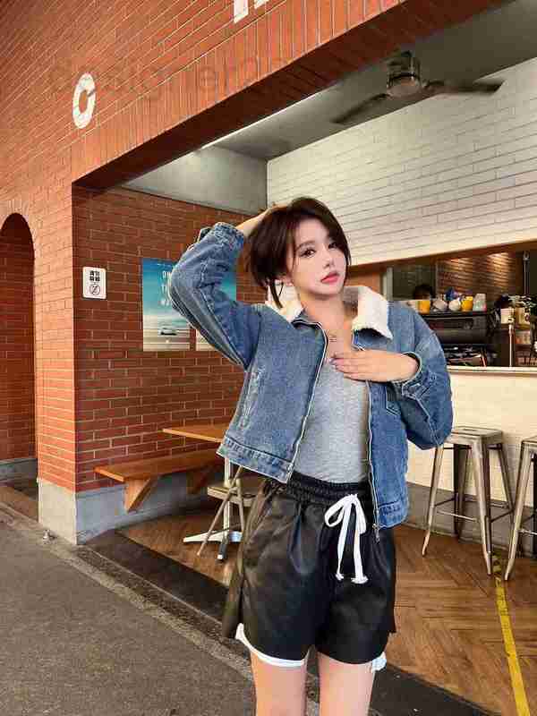 Men' Jackets designer P22 Autumn and Winter New Classic Triangle Collar Warm Lamb Hair Short Jacket Denim Coat 2R7I, Blue5
Men' Jackets designer P22 Autumn and Winter New Classic Triangle Collar Warm Lamb Hair Short Jacket Denim Coat 2R7I, Blue5
