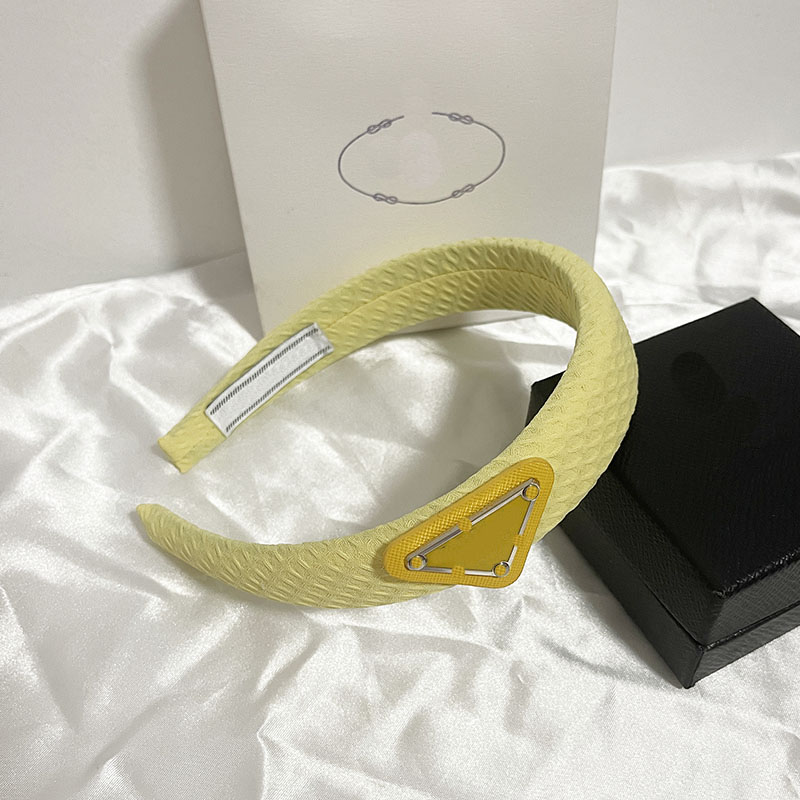 Luxury Designer Headbands Women Solid Color Brand French Triangular grid sponge Hairband High Sense Autumn Sport Wide Edge Turban Headwraps for Hat Accessories, White
Luxury Designer Headbands Women Solid Color Brand French Triangular grid sponge Hairband High Sense Autumn Sport Wide Edge Turban Headwraps for Hat Accessories, White