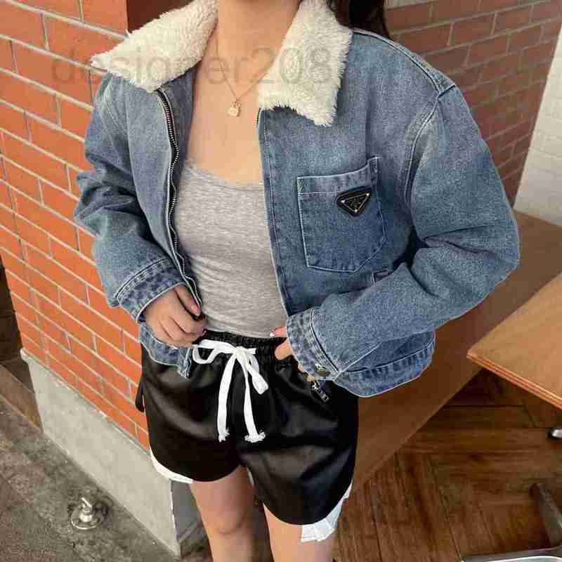 Women' Jackets designer P22 Autumn and Winter New Classic Triangle Wash Old Denim Short Lamb Hair Versatile Jacket XJYW, Picture color
Women' Jackets designer P22 Autumn and Winter New Classic Triangle Wash Old Denim Short Lamb Hair Versatile Jacket XJYW, Picture color