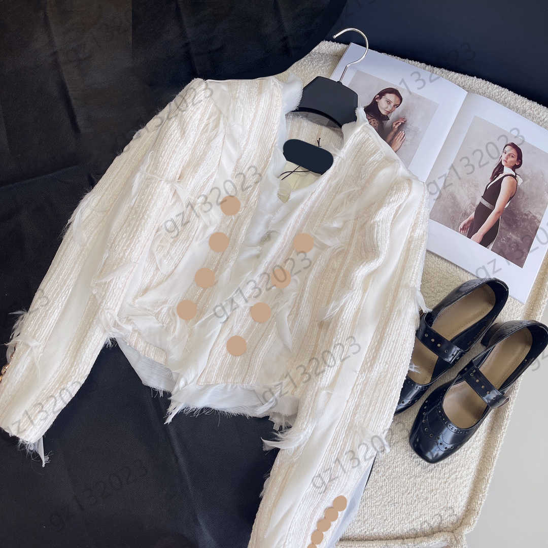Womens Jacket Custom Double Breasted Opening Hairy Tassel Jacket Irregular Hem Design Long Sleeve Short Coats Gentle Designer Spring Autumn Women Clothing
Womens Jacket Custom Double Breasted Opening Hairy Tassel Jacket Irregular Hem Design Long Sleeve Short Coats Gentle Designer Spring Autumn Women Clothing