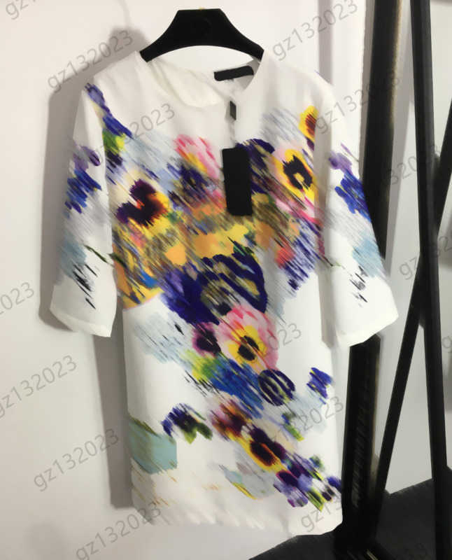 Casual Dresses Womens Designer Clothing Beaded Letter Floral Print Round Neck Short Sleeves Dress Back Zipper Collect Waist Slim Maxiskit Women Apparel 1970
Casual Dresses Womens Designer Clothing Beaded Letter Floral Print Round Neck Short Sleeves Dress Back Zipper Collect Waist Slim Maxiskit Women Apparel 1970