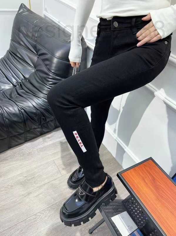 Women' Jeans designer P22 Autumn and Winter New Fashion Letter Red Label Washed Trouser Feet Brushed Elastic Versatile Denim Pants 00MF, Black12
Women' Jeans designer P22 Autumn and Winter New Fashion Letter Red Label Washed Trouser Feet Brushed Elastic Versatile Denim Pants 00MF, Black12