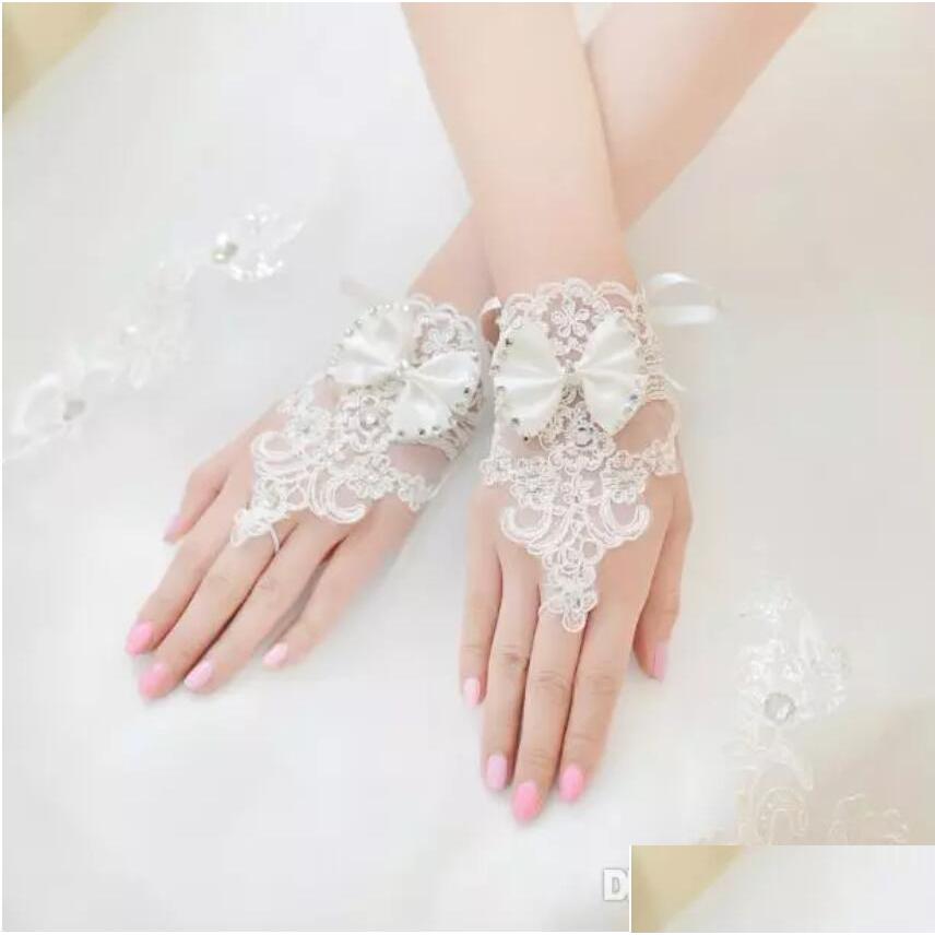 Bridal Gloves High Quality White Fingerless For Wedding Dresses Short Wrist Length Elegant Rhinestone Bride Drop Delivery Party Even Dhxf2
Bridal Gloves High Quality White Fingerless For Wedding Dresses Short Wrist Length Elegant Rhinestone Bride Drop Delivery Party Even Dhxf2