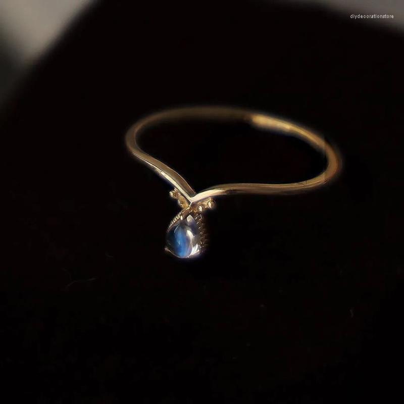 Cluster Rings Unique Craftsmanship Silver Inlaid Drop Shaped Moonstone For Women Fashion Glamour Delicate Wedding Engagement Jewelry
Cluster Rings Unique Craftsmanship Silver Inlaid Drop Shaped Moonstone For Women Fashion Glamour Delicate Wedding Engagement Jewelry