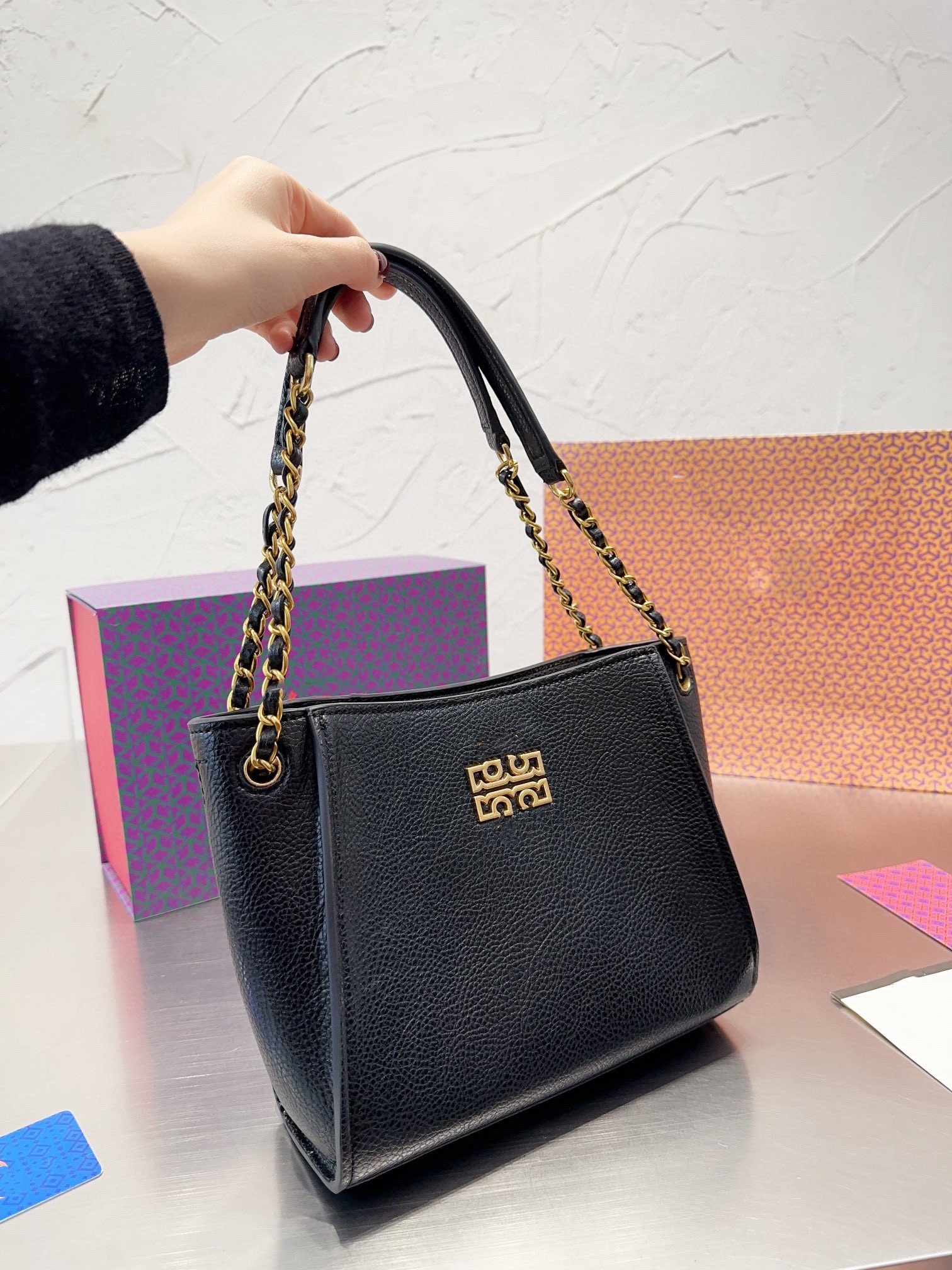2022 Designer's New Classic Chain Handheld Shoulder Bag Your Fashion Is My Own Fashion Code, Black
2022 Designer's New Classic Chain Handheld Shoulder Bag Your Fashion Is My Own Fashion Code, Black