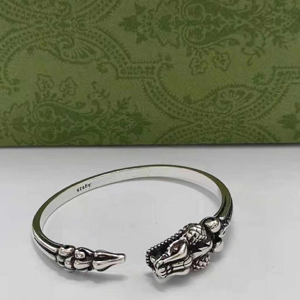 Designer luxury ladies bracelet gold men and women 925 Silver Retro Anaconda is time-adjustable couples with the same style bracelet
Designer luxury ladies bracelet gold men and women 925 Silver Retro Anaconda is time-adjustable couples with the same style bracelet