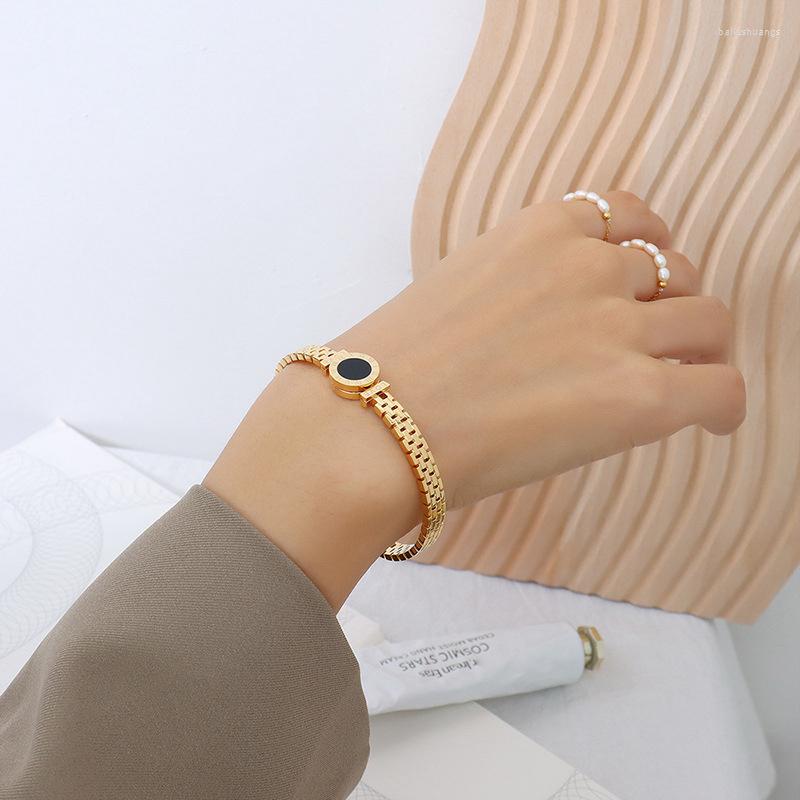 Bangle Titanium Steel Women Fashion Luxury Round Roman Numerals For Girls Anniversary Party Jewelry Gifts
Bangle Titanium Steel Women Fashion Luxury Round Roman Numerals For Girls Anniversary Party Jewelry Gifts