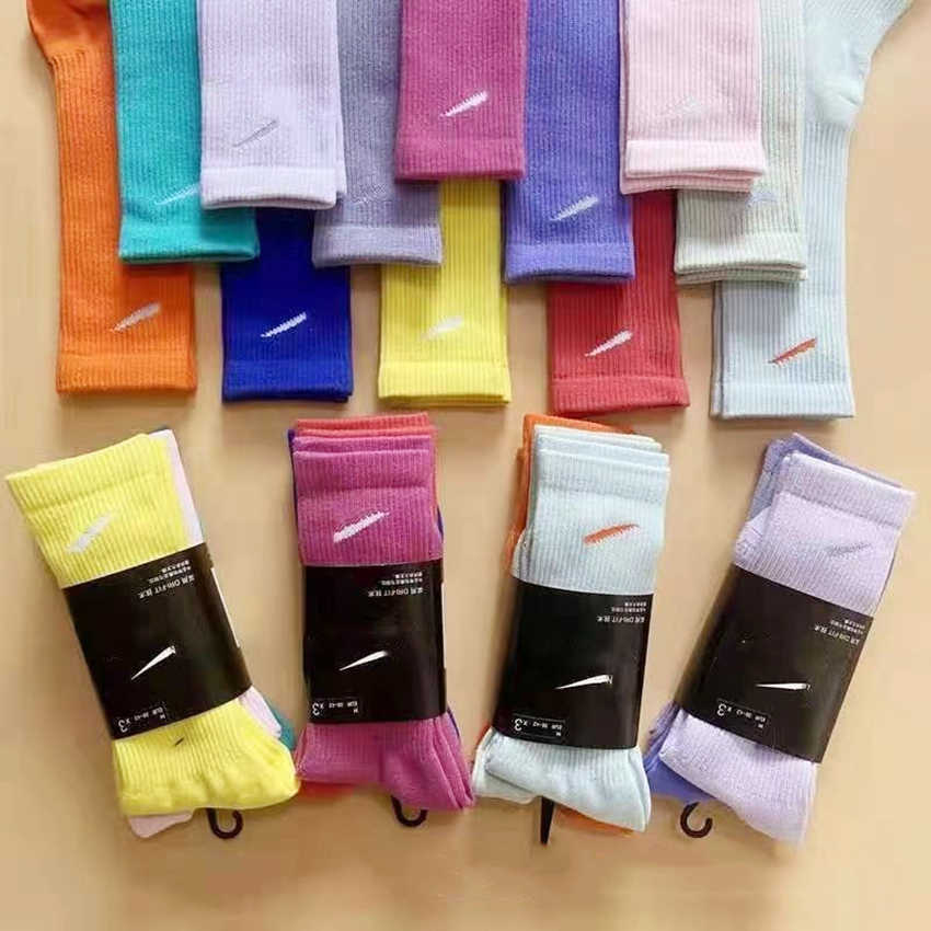 Mens Socks Women Men High Quality Cotton All-match Classic Ankle Hook Breathable Black and White Mixing Football Basketball Sports Sock 2XU1
Mens Socks Women Men High Quality Cotton All-match Classic Ankle Hook Breathable Black and White Mixing Football Basketball Sports Sock 2XU1