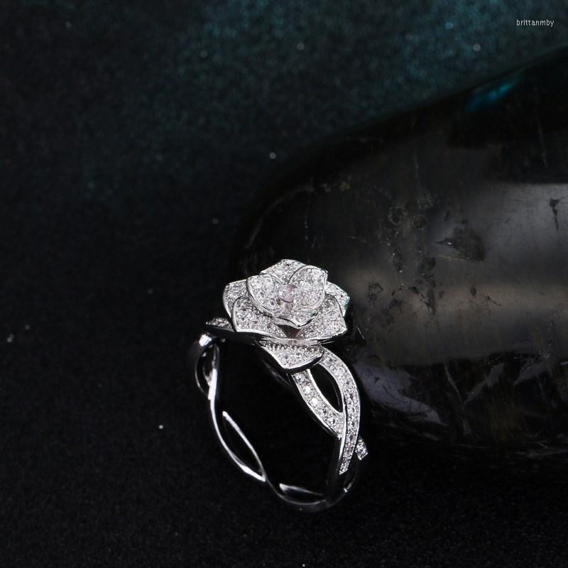 Wedding Rings Korean Creative Ring Exquisite Hollow Zircon Micro-Inlaid Full Flower Bridal Party Jewelry Dress Up
Wedding Rings Korean Creative Ring Exquisite Hollow Zircon Micro-Inlaid Full Flower Bridal Party Jewelry Dress Up