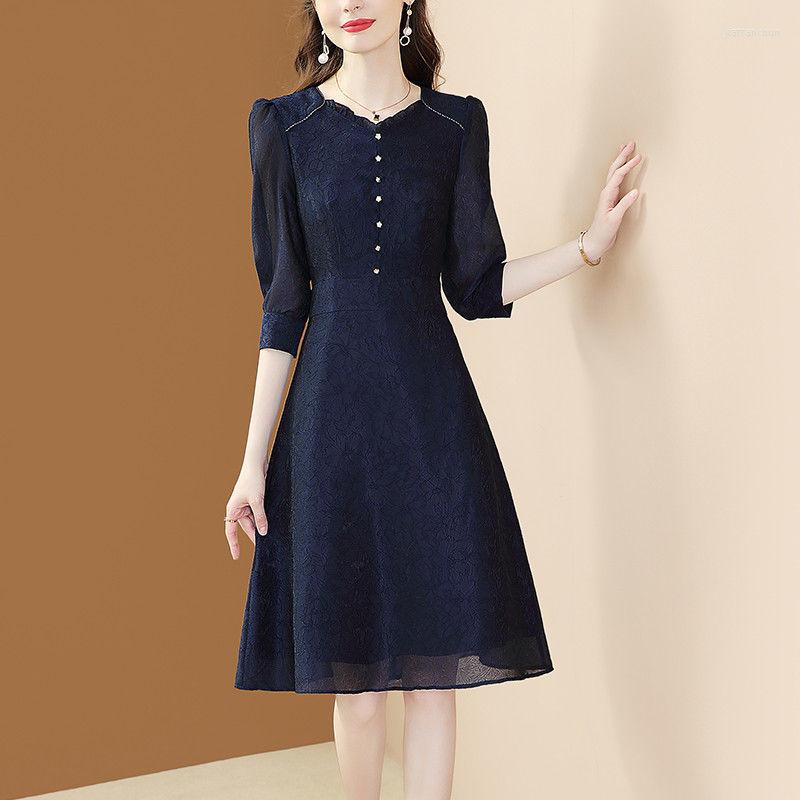 Casual Dresses 2023 Autumn Fashion Three Quarter Sleeve Dress Vintage Elegant Floral Print Women Silm Fit A-Line D74, Dark blue
Casual Dresses 2023 Autumn Fashion Three Quarter Sleeve Dress Vintage Elegant Floral Print Women Silm Fit A-Line D74, Dark blue