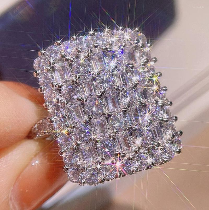 Cluster Rings Exaggerated Full Diamond Jewelry For Women Rectangular Geometric Zircon Ring High Wedding Bridal Couple Luxury
Cluster Rings Exaggerated Full Diamond Jewelry For Women Rectangular Geometric Zircon Ring High Wedding Bridal Couple Luxury