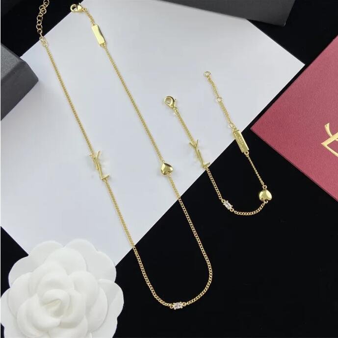 Designer Necklace Love Bracelet Fashion Necklace Chain Jewelry Ornaments Bracelets Crystal Wedding Gift Gold Plate Chains
Designer Necklace Love Bracelet Fashion Necklace Chain Jewelry Ornaments Bracelets Crystal Wedding Gift Gold Plate Chains