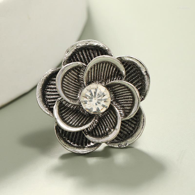 Wedding Rings Vintage Flower Crystal For Women Bohemian Antique Silver Color Metal Finger Party Stylish Jewelry
Wedding Rings Vintage Flower Crystal For Women Bohemian Antique Silver Color Metal Finger Party Stylish Jewelry